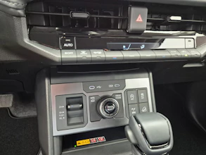 https://vehicle.imgix.net/4435833/df63d2be-eb54-4307-993f-3d48e204e92c.jpg