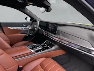 BMW i7 xDrive60 (CH) AHK * TansanitBlau Mét * SOH TEST 96%
