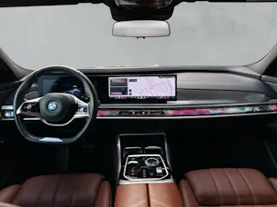 BMW i7 xDrive60 (CH) AHK * TansanitBlau Mét * SOH TEST 96%