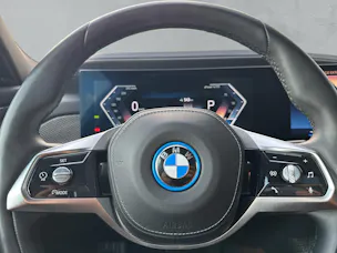 BMW i7 xDrive60 (CH) AHK * TansanitBlau Mét * SOH TEST 96%