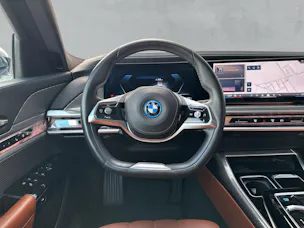 BMW i7 xDrive60 (CH) AHK * TansanitBlau Mét * SOH TEST 96%