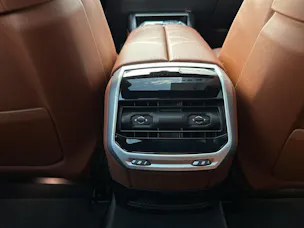 BMW i7 xDrive60 (CH) AHK * TansanitBlau Mét * SOH TEST 96%