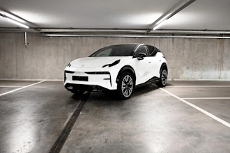 https://vehicle.imgix.net/4435883/a914377a-b06d-46a8-b7c3-a15e874d7e4a.jpg