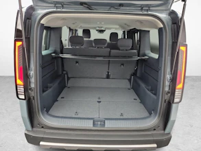 https://vehicle.imgix.net/4435906/13548ebc-f536-4178-978a-6db0cf8b0ae4.jpg