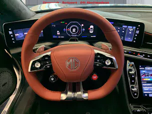 MG Cyberster 77 kWh Stoffdach Rot 4WD