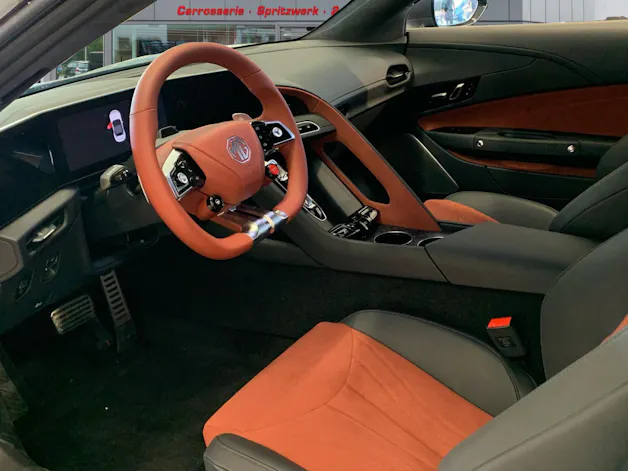 MG Cyberster 77 kWh Stoffdach Rot 4WD