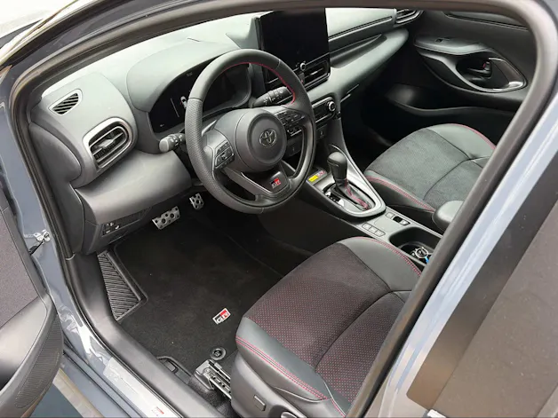 Toyota Yaris 1.5 VVT-i HSD GR Sport