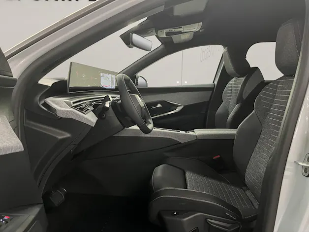 PEUGEOT 5008 1.2 Hybrid Business