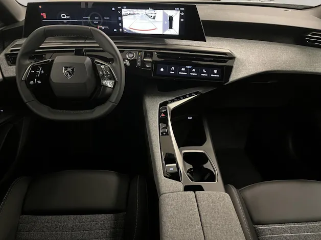 PEUGEOT 5008 1.2 Hybrid Business