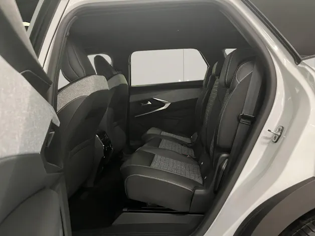 PEUGEOT 5008 1.2 Hybrid Business