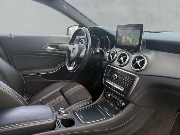 MERCEDES-BENZ CLA 200 Urban Shooting Brake (CH)
