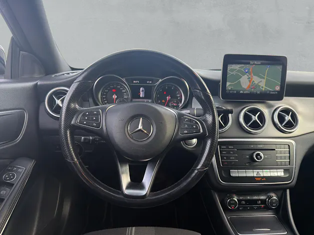 MERCEDES-BENZ CLA 200 Urban Shooting Brake (CH)