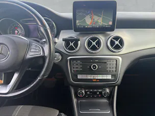 MERCEDES-BENZ CLA 200 Urban Shooting Brake (CH)