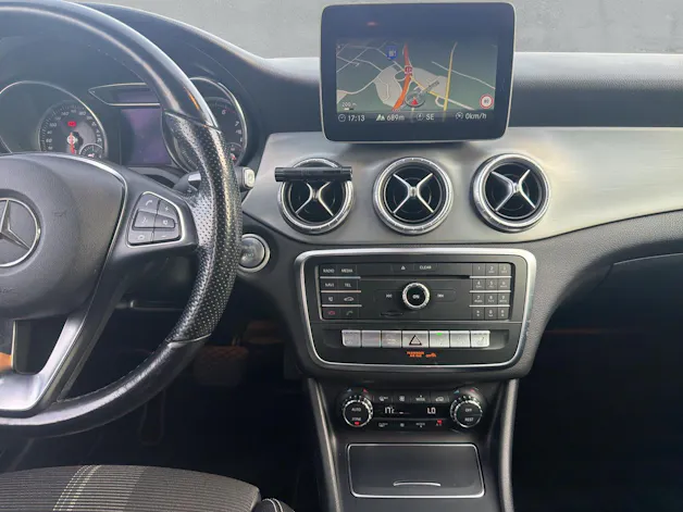 MERCEDES-BENZ CLA 200 Urban Shooting Brake (CH)