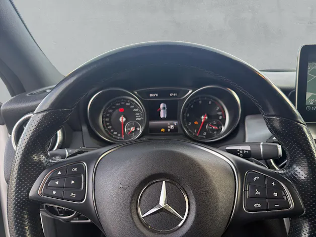 MERCEDES-BENZ CLA 200 Urban Shooting Brake (CH)