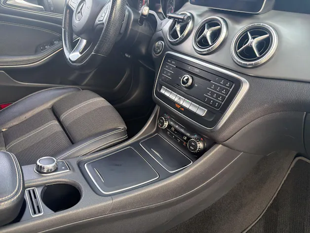 MERCEDES-BENZ CLA 200 Urban Shooting Brake (CH)
