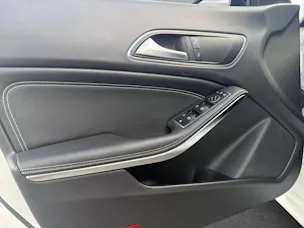 MERCEDES-BENZ CLA 200 Urban Shooting Brake (CH)