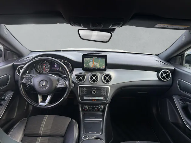 MERCEDES-BENZ CLA 200 Urban Shooting Brake (CH)