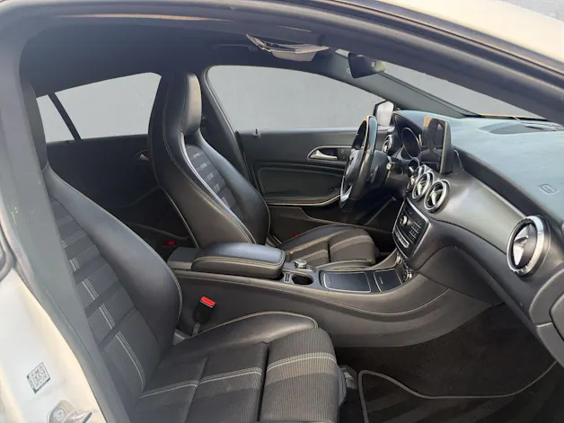MERCEDES-BENZ CLA 200 Urban Shooting Brake (CH)