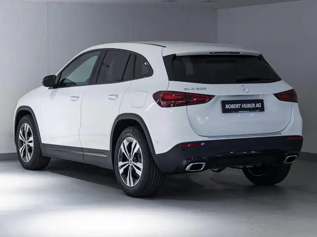 MERCEDES-BENZ GLA 200 Night Star