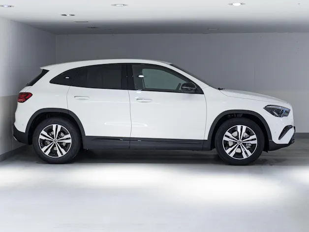MERCEDES-BENZ GLA 200 Night Star