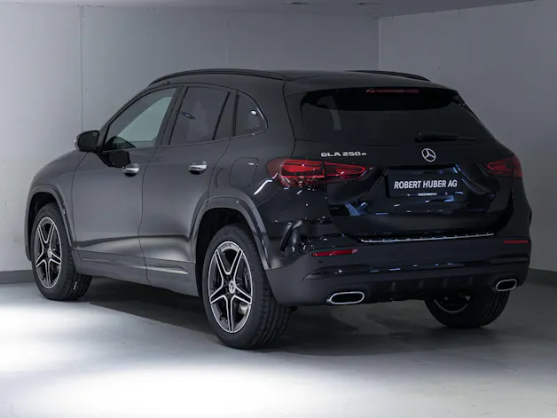 MERCEDES-BENZ GLA 250 e "EQ Star"