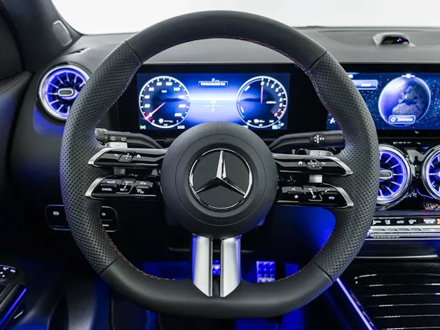 MERCEDES-BENZ GLA 250 e "EQ Star"