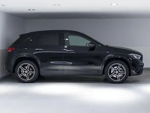 MERCEDES-BENZ GLA 250 e "EQ Star"