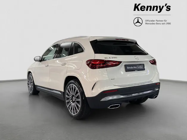 MERCEDES-BENZ GLA 250 Swiss Star AMG 4MATIC