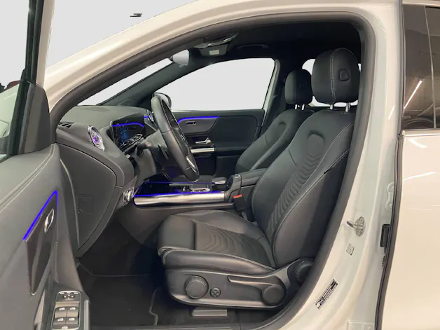 Mercedes-Benz EQA 300 Swiss Star 4MATIC