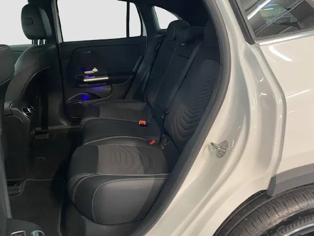 Mercedes-Benz EQA 300 Swiss Star 4MATIC