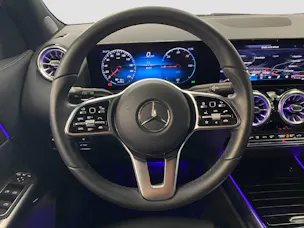MERCEDES-BENZ EQA 300 Swiss Star 4MATIC