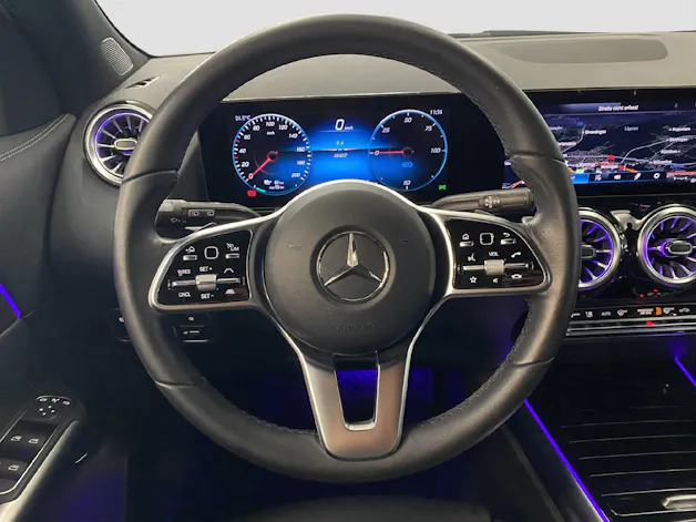 Mercedes-Benz EQA 300 Swiss Star 4MATIC