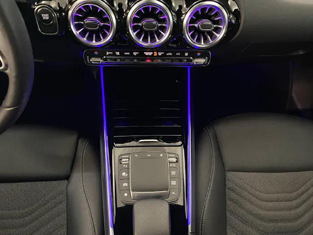 Mercedes-Benz EQA 300 Swiss Star 4MATIC