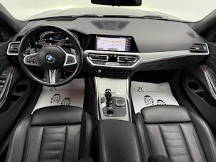 BMW 320d xDrive 48V Steptronic M Sport Black Saphir / 360° Kamera / H&K Soundsystem / Head-Up-Display / Leder / LED-Cockpit /