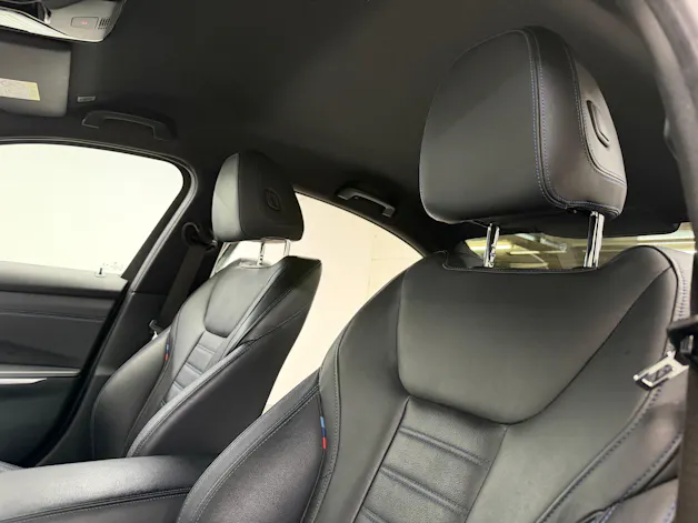 BMW 320d xDrive 48V Steptronic M Sport Black Saphir / 360° Kamera / H&K Soundsystem / Head-Up-Display / Leder / LED-Cockpit /