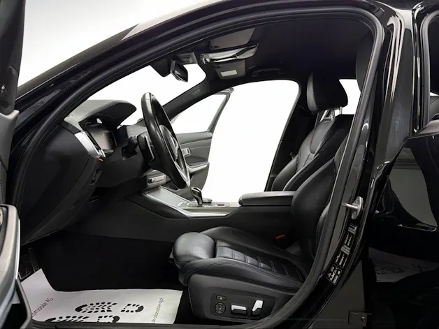 BMW 320d xDrive 48V Steptronic M Sport Black Saphir / 360° Kamera / H&K Soundsystem / Head-Up-Display / Leder / LED-Cockpit /