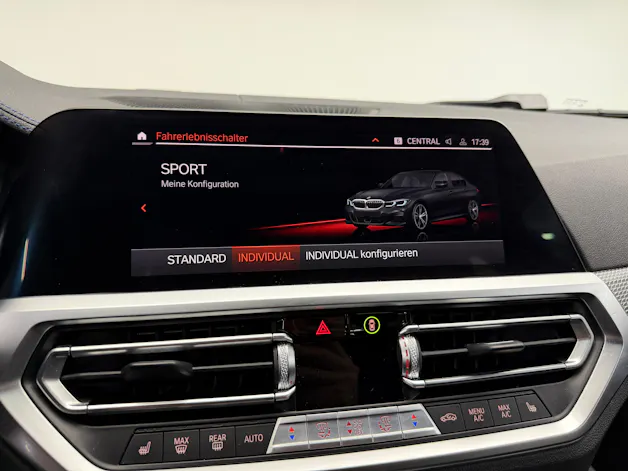 BMW 320d xDrive 48V Steptronic M Sport Black Saphir / 360° Kamera / H&K Soundsystem / Head-Up-Display / Leder / LED-Cockpit /