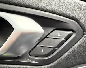 BMW 320d xDrive 48V Steptronic M Sport Black Saphir / 360° Kamera / H&K Soundsystem / Head-Up-Display / Leder / LED-Cockpit /