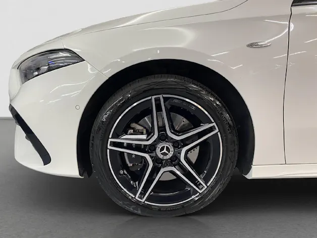 MERCEDES-BENZ A 250 e EQ Star AMG Line