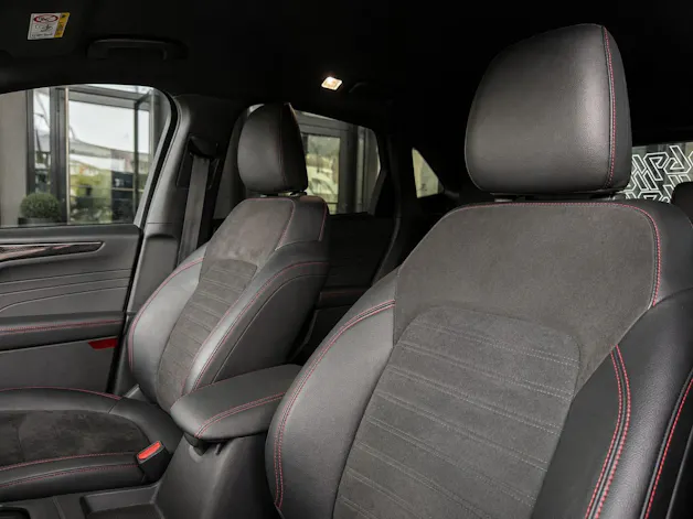 FORD Kuga 2.5 FHEV ST-Line X 4WD