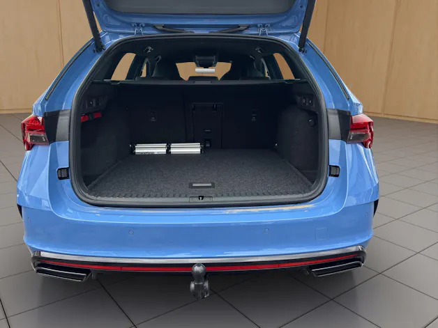 SKODA Octavia Combi 2.0 TSI DSG RS 30 Years Edition