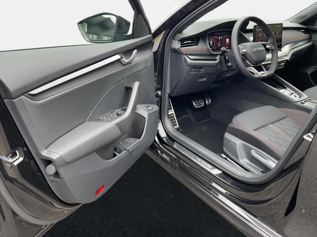 SKODA Octavia Combi 2.0 TSI DSG RS