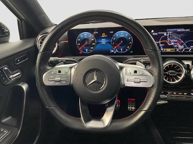 MERCEDES-BENZ A 180 AMG Line