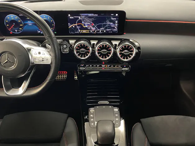 MERCEDES-BENZ A 180 AMG Line