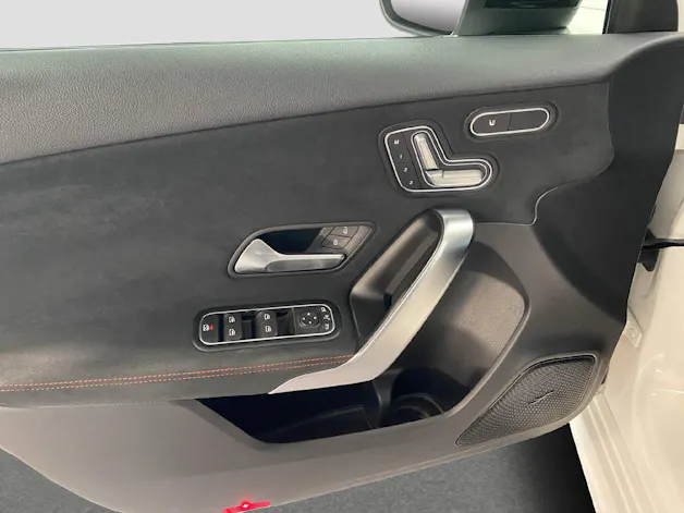 MERCEDES-BENZ A 180 AMG Line