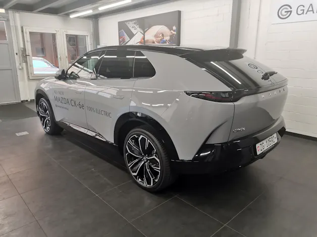 MAZDA CX-6e Takumi