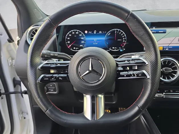 MERCEDES-BENZ B 250 e AMG Line