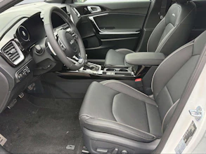https://vehicle.imgix.net/4436761/208a7483-bf8e-47b7-9ce8-447886fdc744.jpg