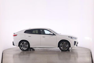 Fahrzeugbild BMW iX2 30 xDrive